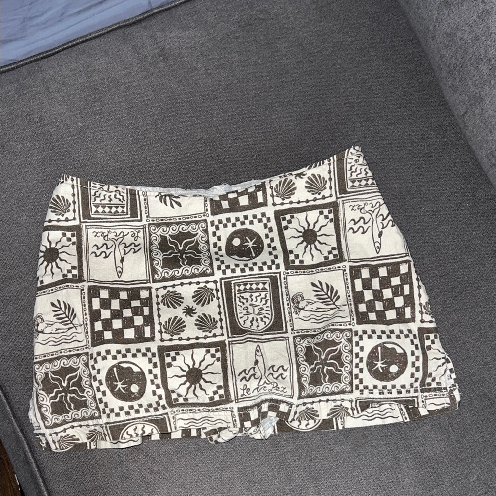 Urban Outfitters Black and White Graphic Skirt